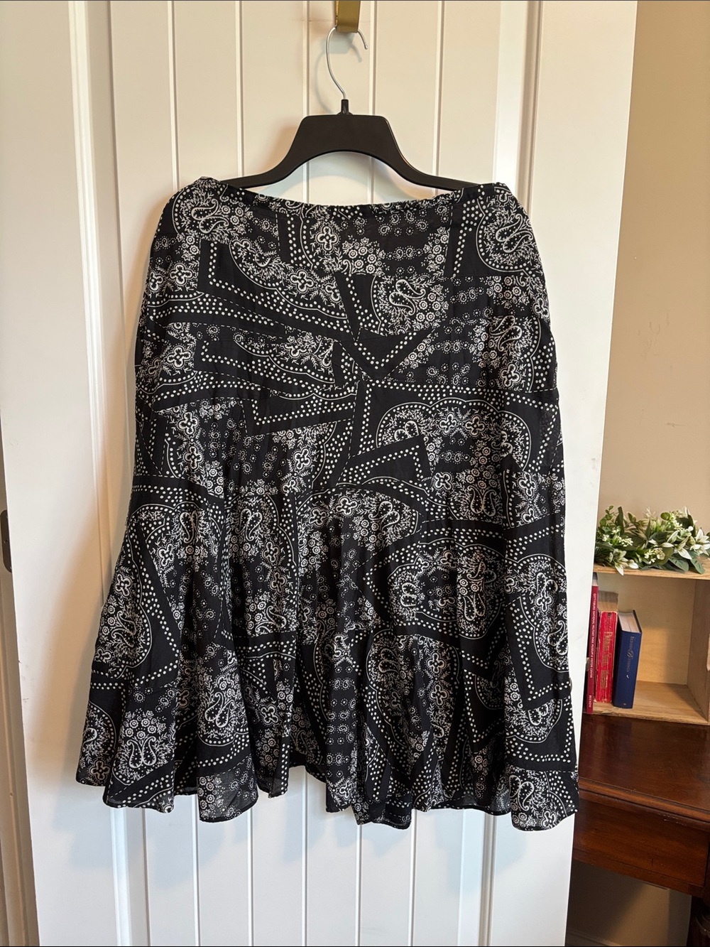 Ralph Lauren Black and White Paisley Western Maci Skirt. Size 14P
